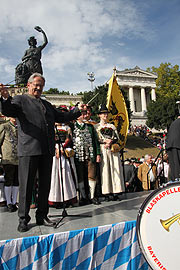 OB Christian Ude durfte dirigieren (Foto: Martin Schmitz)